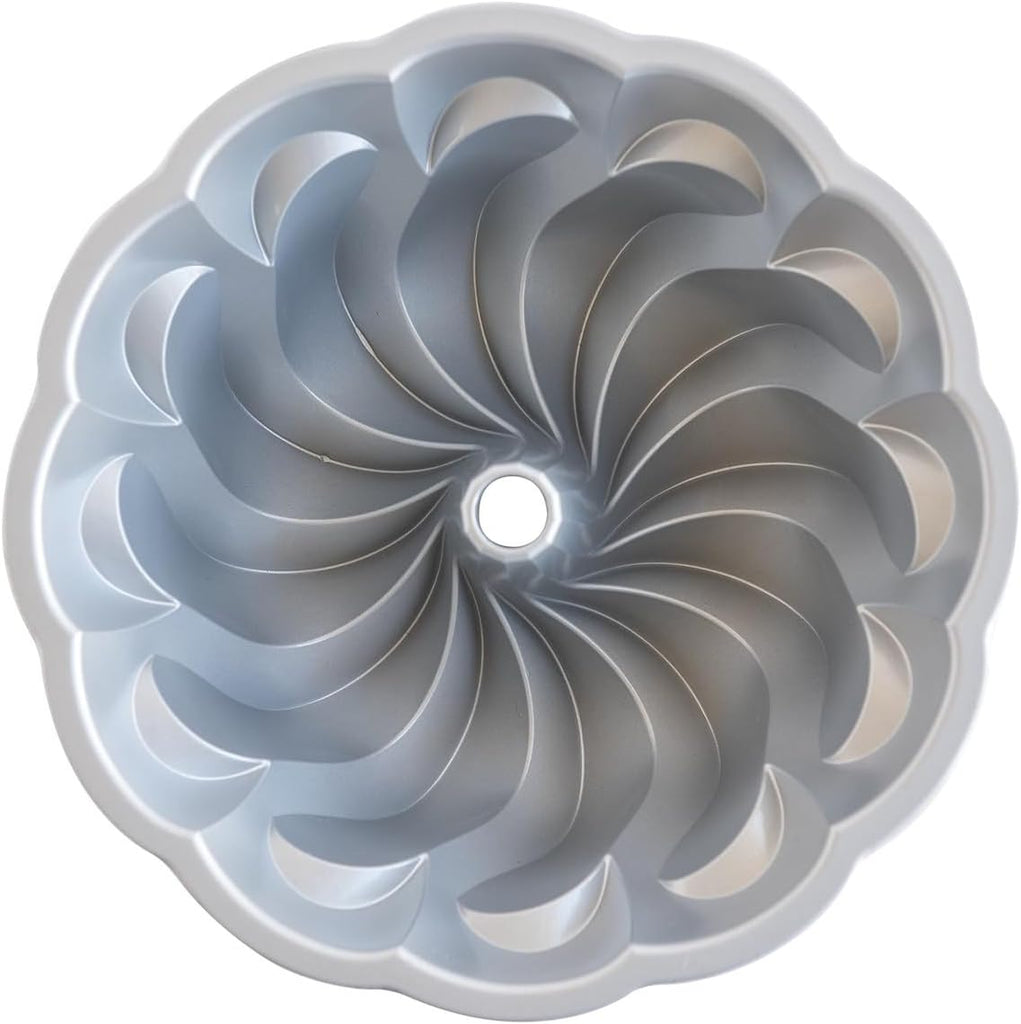 Nordic Ware Gold Pirouette Bundt 10cups 1pc